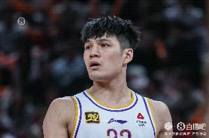 媒体人：陈国豪不可能当5号位用 但当个换5号位的筹码还是可以的