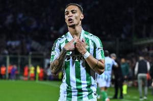 西媒：贝蒂斯提交对安东尼1年租借的最终报价，曼联必须今天答复