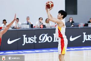 体坛周报：张博源留学美国高中！杨瀚森领衔掀起男篮留洋潮