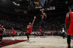 詹姆斯季后赛生涯184胜 鹈鹕黄蜂灰熊森林狼猛龙队史合计179胜