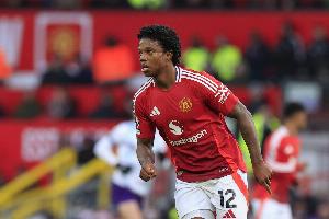 记者：埃尔切正致力于从曼联租借马拉西亚，里尔同样有意