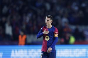 记者：加维受伤的膝盖过去曾接受过手术，巴萨感到非常担心