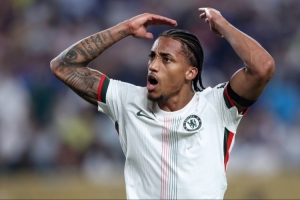 蓝军名宿：佩德罗加盟至今发挥很棒，半场绝杀是在对方伤口上撒盐