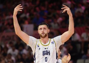 手感不佳尽力造杀伤！努尔基奇8中2&罚球10中6得10分 另有7篮板