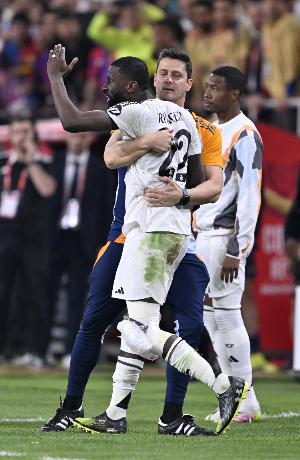 马卡：吕迪格向自己扔胶带的裁判亲自道歉，对方也接受了他的道歉