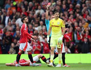 记者：曼联今夏一直想签大马丁，但至今未能和维拉谈判取得进展