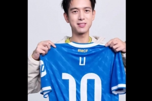 皇家又来了位新10号？演员李现获赠皇马新赛季10号球衣