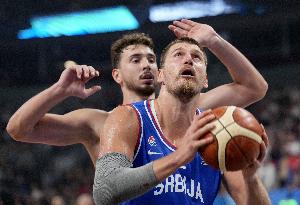 欧锦赛正面击败偶像约基奇 申京告别“小约基奇”成为真正的自己