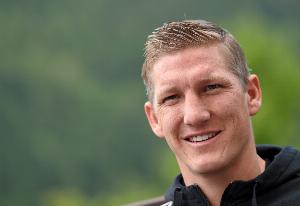 施魏因施泰格：诺伊尔仍能代表德国队，跟他认真谈谈他可能会回归