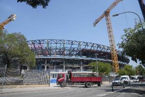 每体：克鲁伊夫球场预计承办巴萨vs瓦伦，前3个主场可能换3个场地