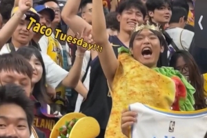 詹姆斯中国行成都站花絮：有球迷打扮成Taco 有球迷现场求婚成功