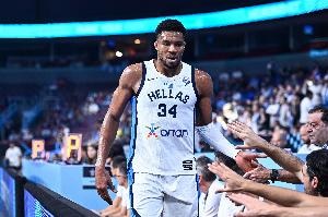 状态炸裂！字母哥23中18狂砍37分10板 率队力克以色列挺进8强