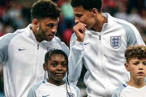 巅峰身价1.4亿欧！29岁阿里&32岁张伯伦均无球可踢 现总身价410万