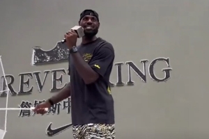 杨毅：从詹姆斯为布朗尼学高尔夫和TacoTuesday上 能看出他人很好