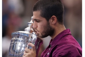 皇马社媒：祝贺阿尔卡拉斯第二次赢得美网冠军，我们为你骄傲