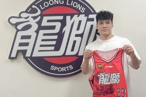 媒体人：陈国豪今天首次与广州一线队合练 月底随队参加NBA季前赛