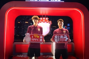 傅欢、李智良前往北外滩打卡，傅欢：在比赛中竭尽全力回馈球迷