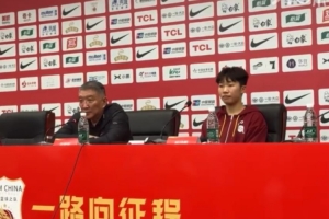 宫鲁鸣：现在我们在后卫线上比较欠缺 我们想要有组织能力的后卫