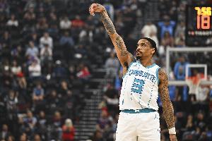 队记：黄蜂裁掉后卫杰弗里斯 下赛季薪资270万无保障