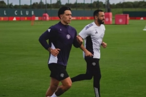 已缺阵222天！曼晚：利马晒跑步照片，接近伤愈回归