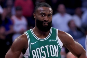 杰伦-布朗：二月份膝伤就困扰我 但我选择硬撑直到打完了季后赛