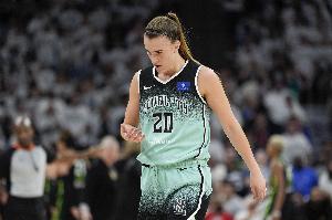 曾调侃SGA造犯规！约内斯库季后赛持续拉胯 雷蜜第一时间赶来嘲笑