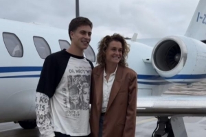 尤文官方晒照，伊尔迪兹和吉雷利启程前往金球奖颁奖典礼