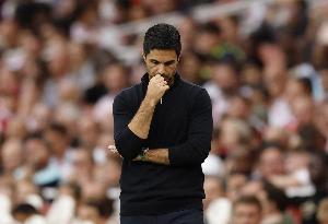 内维尔谈阿尔特塔：如果中场时换了两人，意味着比赛没按计划进行