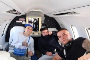 被一曼联球迷骂怪胎！加纳乔弟弟嘲讽：150公斤，赶紧去减肥吧你