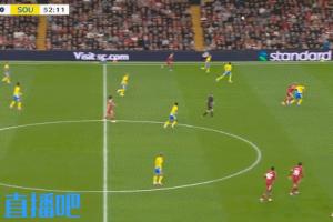 把自己送下场？埃基蒂克锤球抱怨吃第1张黄牌 又脱衣庆祝2黄变1红