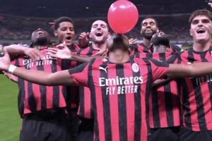 这球漂亮！恩昆库凌空侧勾破门收获米兰处子球，上演吹气球庆祝