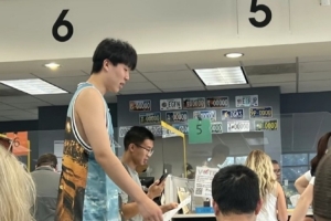 媒体人：杨瀚森每天都在好好训练 课余时间在学驾照 方便训练通勤