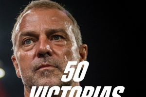 弗里克达成执教巴萨50胜里程碑，巴萨官方社媒晒海报祝贺