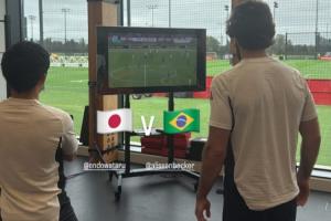 见证历史👀远藤航和阿利森在利物浦基地一起看了日本3-2巴西