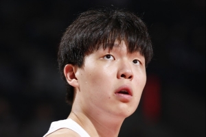 比卢普斯：瀚森很成熟 相信他会有点紧张&明天的比赛会记住一辈子