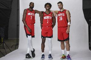 阿门：我以为训练够拼了 但杜兰特都40了比我还拼 就像在比赛一样