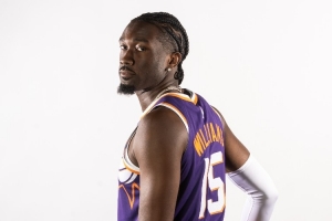 本赛季马威上场时太阳全队净效率值为16.5 不在场时为-14.4