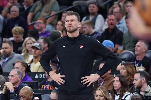 媒体人：上场开拓者小阵容被热火疯跑教训 感觉斯普利特也纠结了