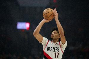 得分上双！夏普半场8中5拿到11分1助攻