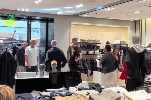 弗拉格：众目睽睽之下，买太便宜的东西不行😀